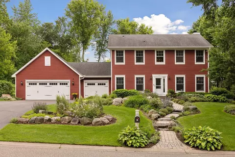 6011 Kalen Dr, Woodbury, MN 55129