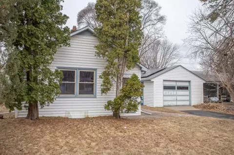 1721 Gurney St N, Maplewood, MN 55117