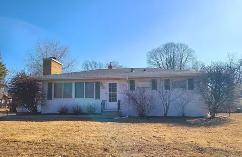 4130 Mcknight Rd N, White Bear Lake, MN 55110