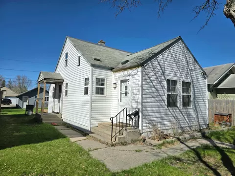 1012 9th St, International Falls, MN 56649