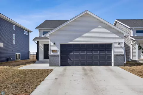 6605 28th St S, Fargo, ND 58104