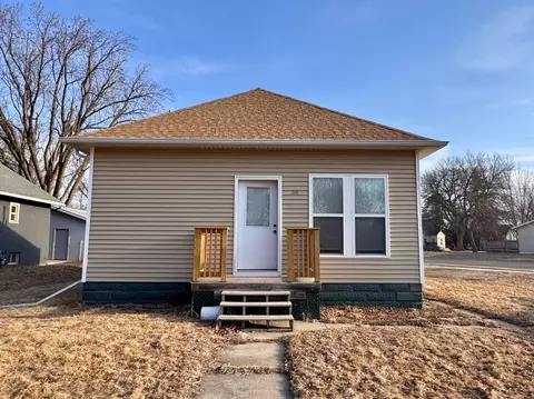 28 Morgan St, Tracy, MN 56175