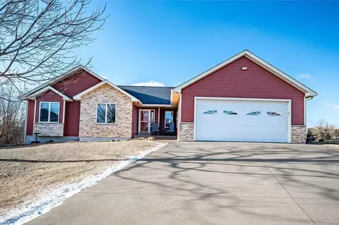311 W Overlook Dr, Ellsworth, WI 54011