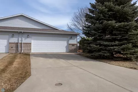 3512 7th St S #3512, Moorhead, MN 56560