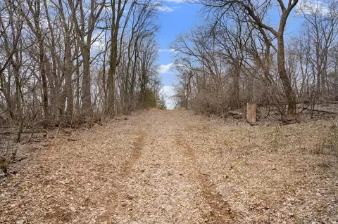 75589 250th St, Clarks Grove, MN 56016