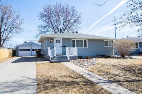 537 3rd Street Ct, West Fargo, ND 58078