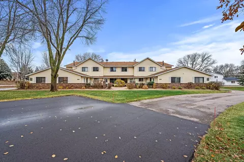 4273 Centerville Rd, Vadnais Heights, MN 55127