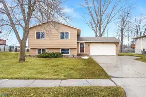435 Birch Ln, Moorhead, MN 56560