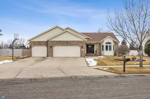 4315 Timberline Dr S, Fargo, ND 58104