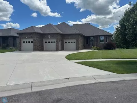 6035 27th St S, Fargo, ND 58104