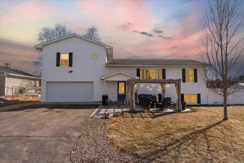 805 Hilton St, Prescott, WI 54021