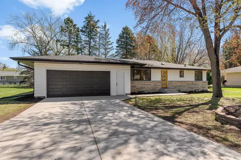 1220 Unity Ave N, Golden Valley, MN 55422