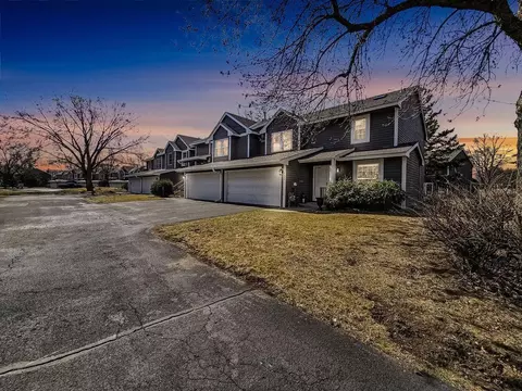 8058 Curtis Ln, Eden Prairie, MN 55347