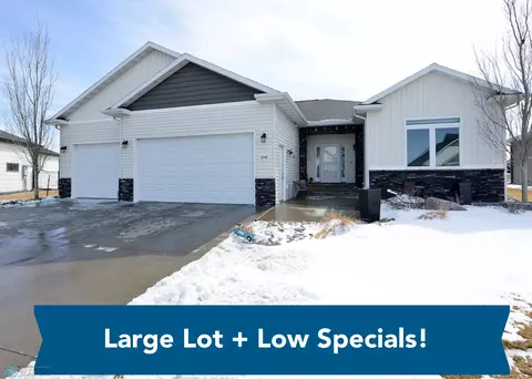1045 Wildflower Ln W, West Fargo, ND 58078