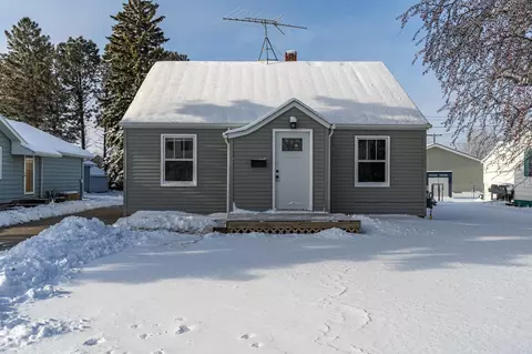 517 W 7th St, Crookston, MN 56716