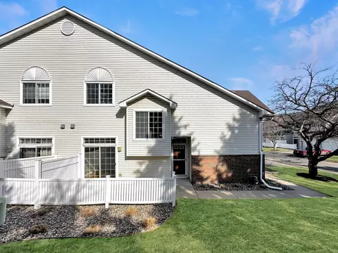 8589 Cortland Rd, Eden Prairie, MN 55344