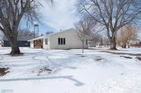 Exterior - 450 4th Ave, Arthur, ND 58006 photo 4 of 13