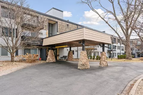 183 Little Canada Rd E #201, Little Canada, MN 55117
