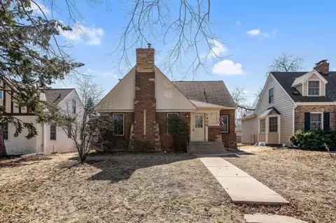 1406 California Ave W, Falcon Heights, MN 55108