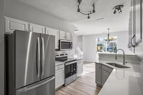 1620 Liberty Cir, Shakopee, MN 55379