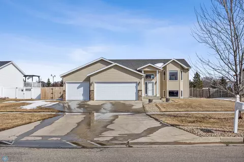 3903 S Sedona Dr, West Fargo, ND 58078