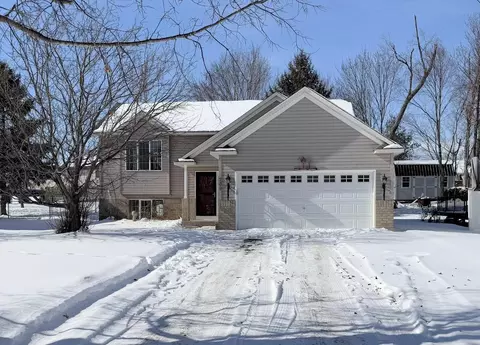 709 Isanti Pkwy NW, Isanti, MN 55040
