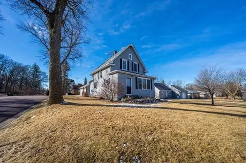 1830 11th St E, Glencoe, MN 55336