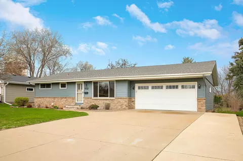 932 Clay St S, Shakopee, MN 55379