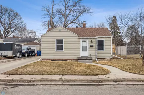 422 Dudrey Ct, Moorhead, MN 56560