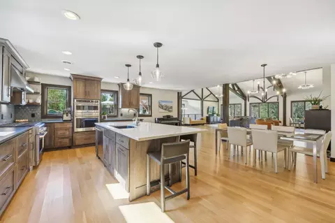 902 Crane Hill Trl, Hudson, WI 54016