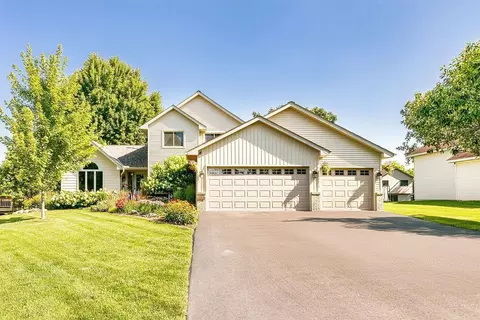 8776 Autumn Oaks Dr, Rockford, MN 55373