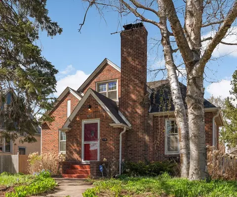 657 Wheelock Pkwy E, Saint Paul, MN 55106