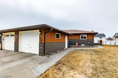 1123 19th St N, Moorhead, MN 56560