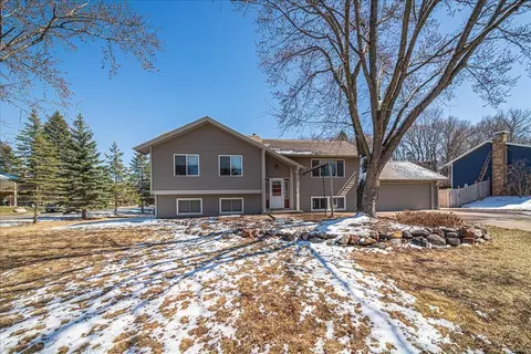 12301 Michelle Cir, Burnsville, MN 55337
