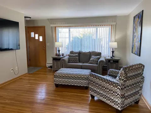 Living - 713 Maple Dr, Aurora, MN 55705 photo 2 of 3