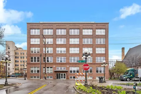 225 9th St E #105, Saint Paul, MN 55101