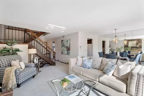 9712 Mill Creek Dr, Eden Prairie, MN 55347