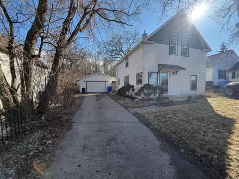 611 Holmes St W, Detroit Lakes, MN 56501
