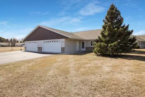 1011 W Ridge Ct #17, New Richmond, WI 54017