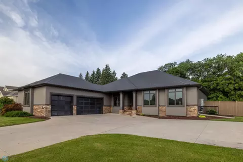 4109 66 St S, Fargo, ND 58104