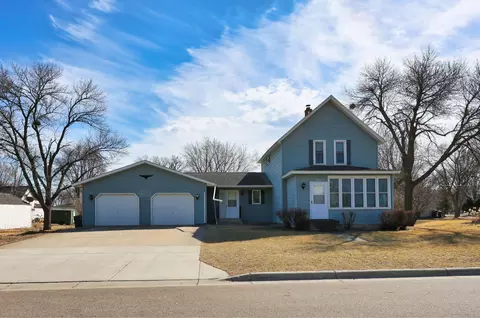 730 Powers St, Stewart, MN 55385