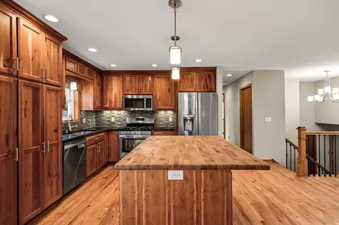 5680 Flint Trl, Wyoming, MN 55092