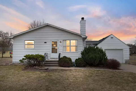 222 N 2nd Ave E, Truman, MN 56088