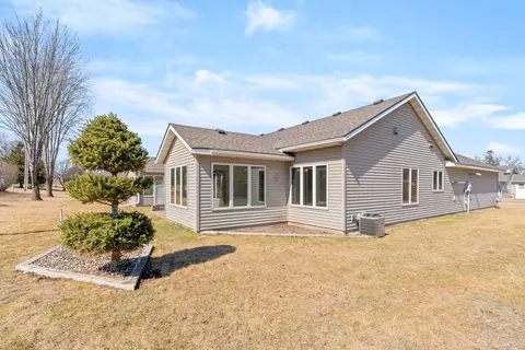 219 5th St, Kenyon, MN 55946