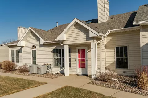907 Clover Ct, Saint Charles, MN 55972