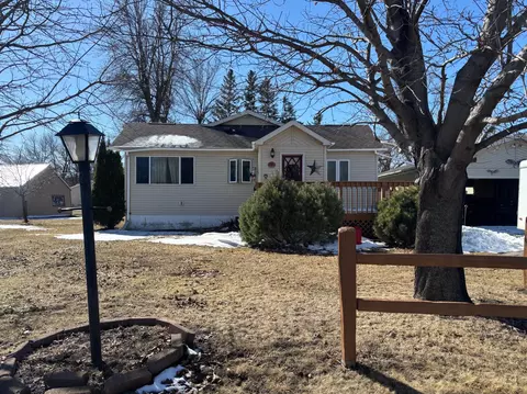776 Pacific Ave, Hancock, MN 56244