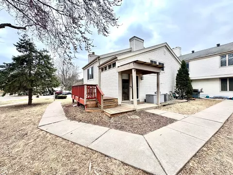 111 Bordeaux Ct, Woodbury, MN 55125