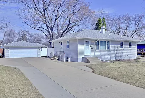5212 65th Ave N, Brooklyn Center, MN 55429