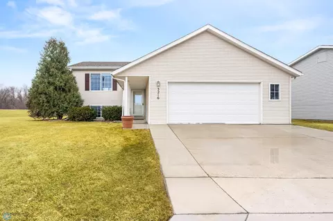 3216 39th Ave S, Fargo, ND 58104