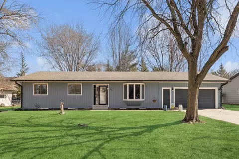 403 Evergreen Dr E, Cannon Falls, MN 55009
